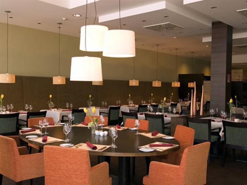 Nh Vienna Airport Conference Center Hotel Schwechat Restaurant photo Interior of a restaurant