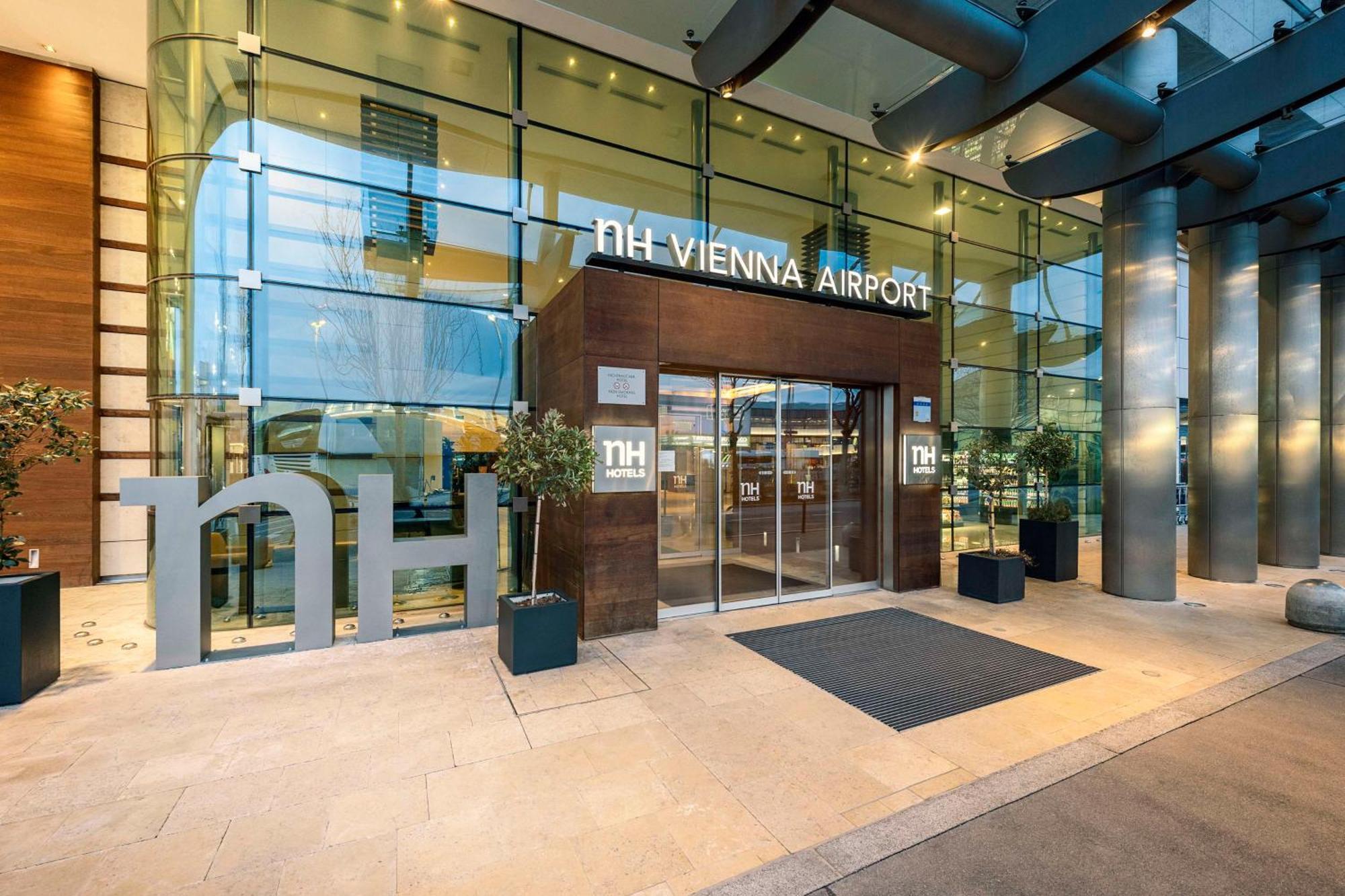 Nh Vienna Airport Conference Center Hotel Schwechat Exterior photo NH Vienna Airport