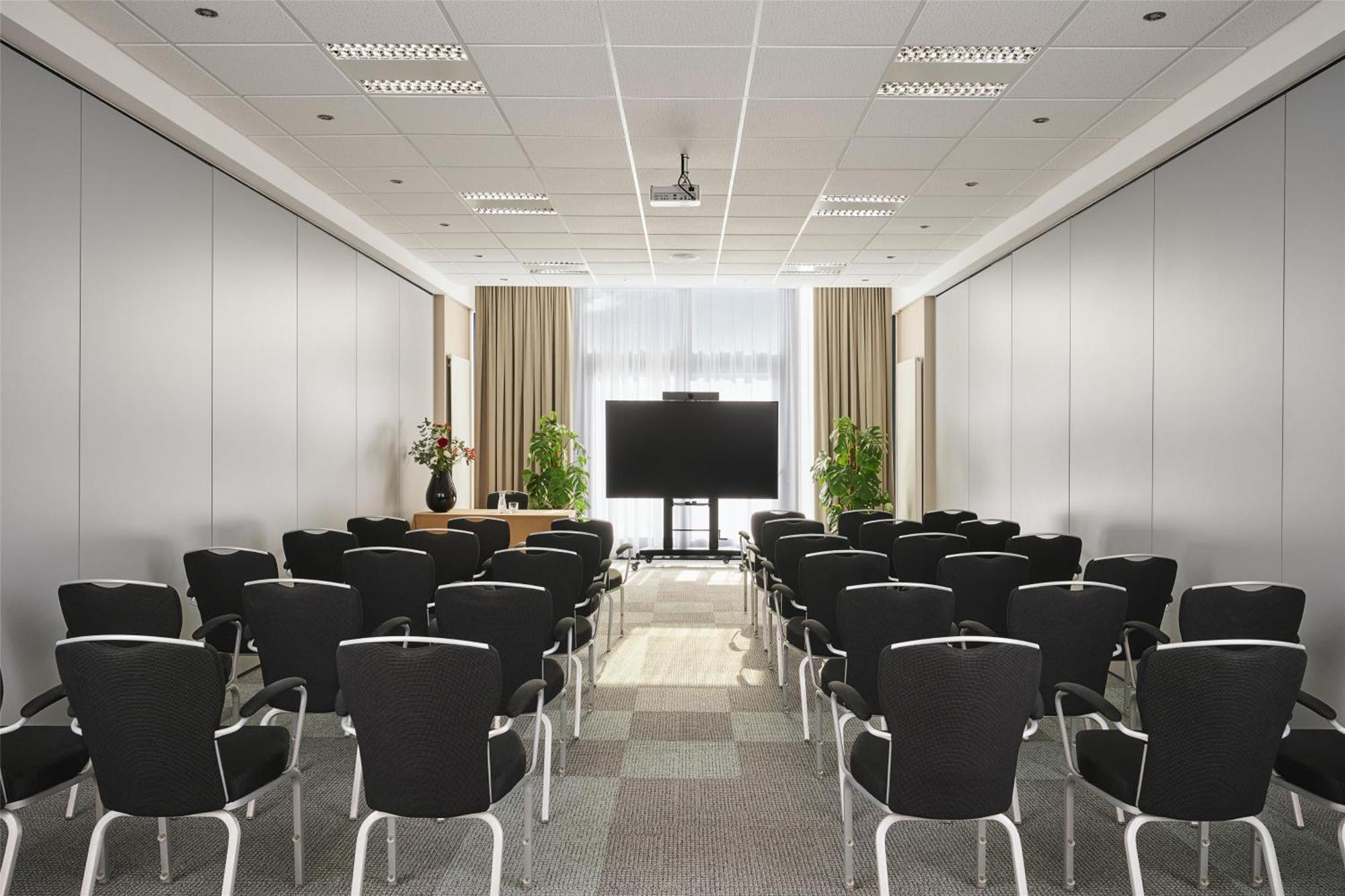 Nh Vienna Airport Conference Center Hotel Schwechat Exterior photo