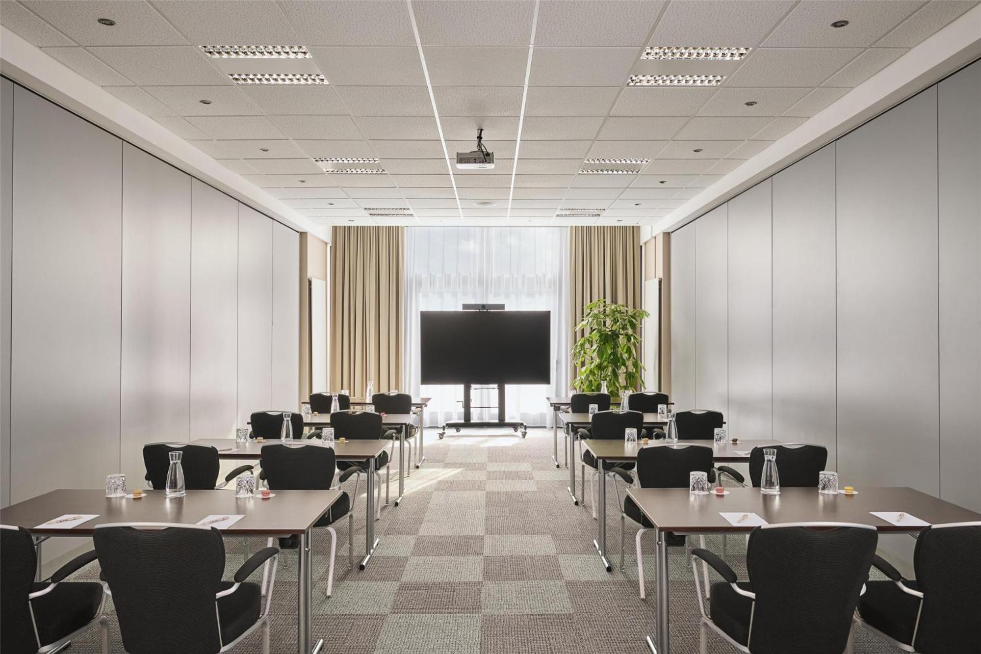 Nh Vienna Airport Conference Center Hotel Schwechat Exterior photo