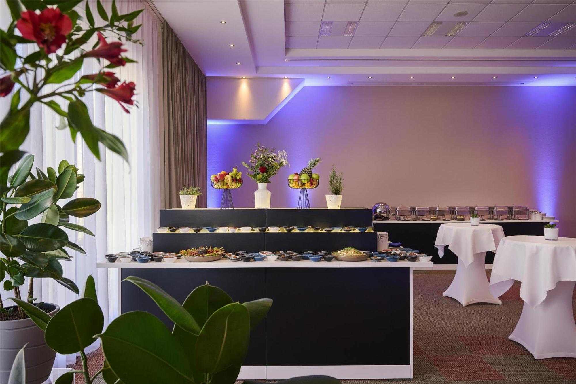 Nh Vienna Airport Conference Center Hotel Schwechat Exterior photo