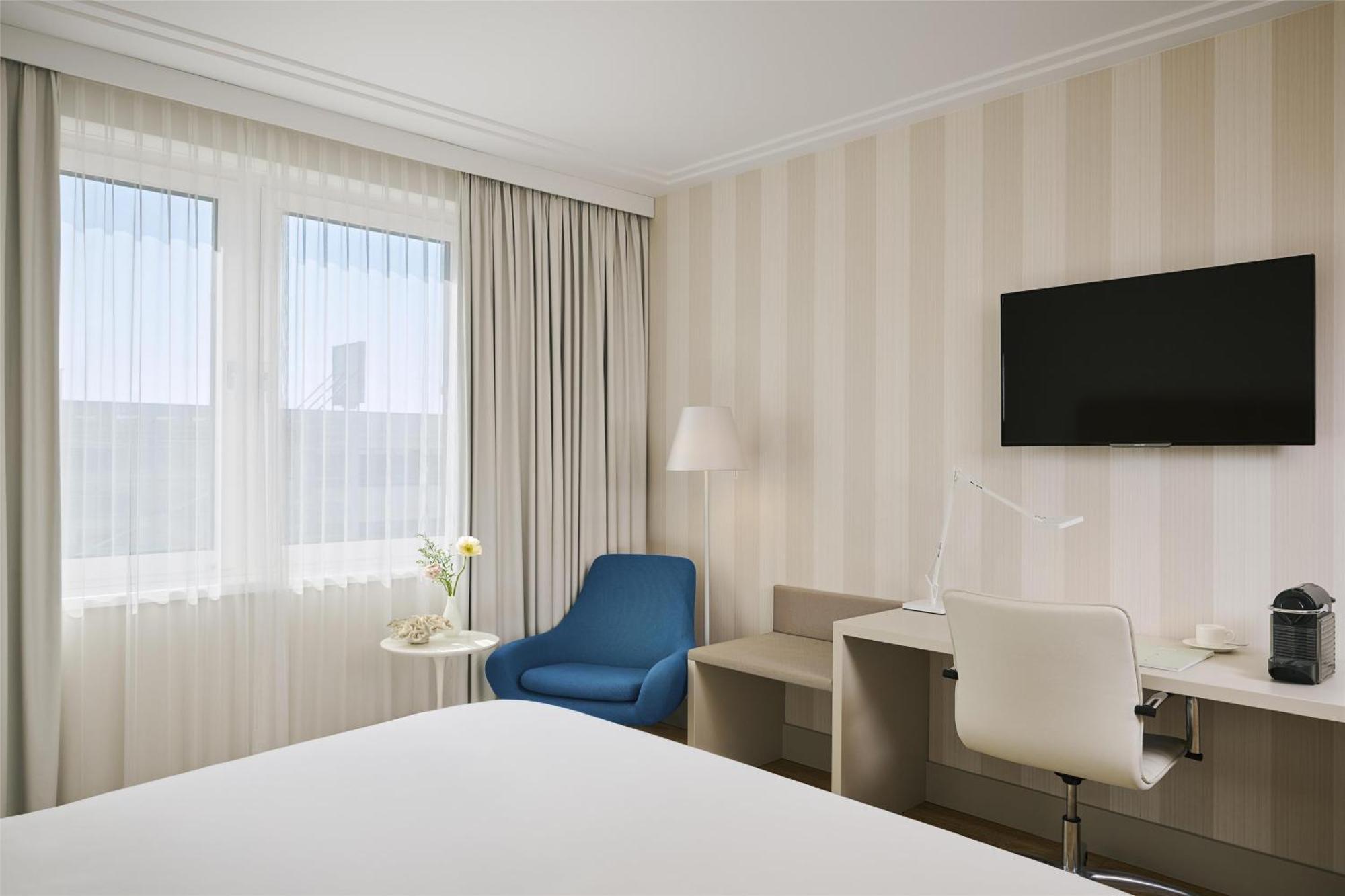 Nh Vienna Airport Conference Center Hotel Schwechat Exterior photo