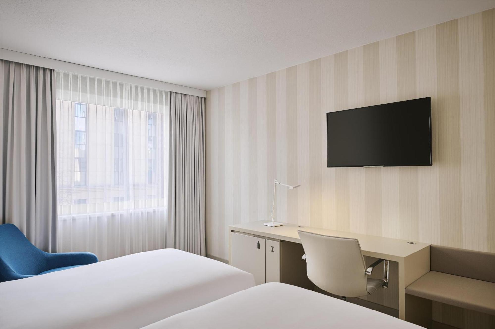 Nh Vienna Airport Conference Center Hotel Schwechat Exterior photo
