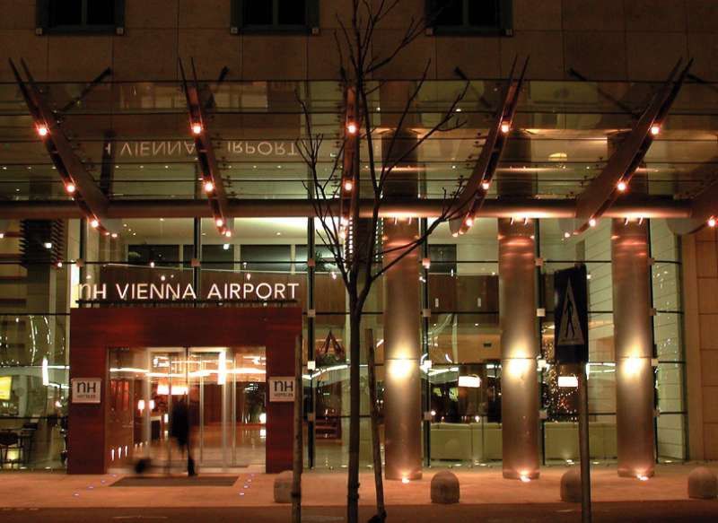 Nh Vienna Airport Conference Center Hotel Schwechat Exterior photo Vienna Airport